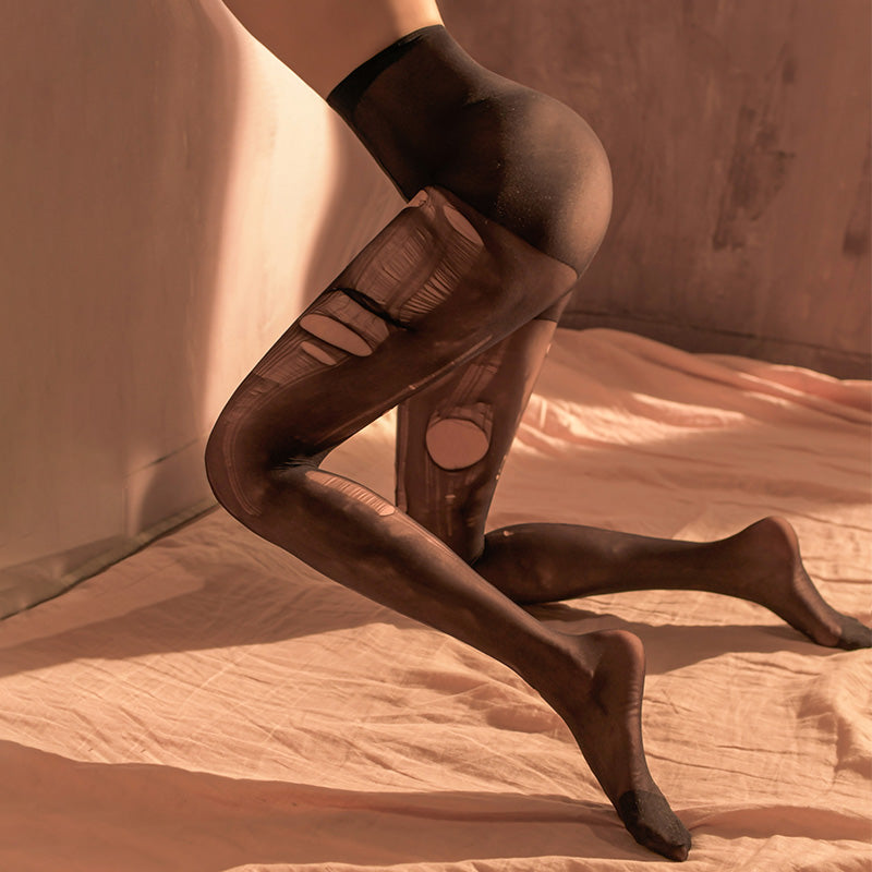 Disposable ultra-thin stockings that can be ripped by hand