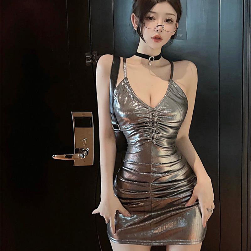 Backless pleated suspender dress