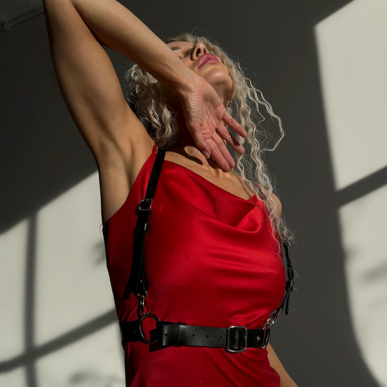 Women's leather cross-chest harness