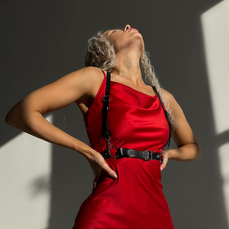Women's leather cross-chest harness