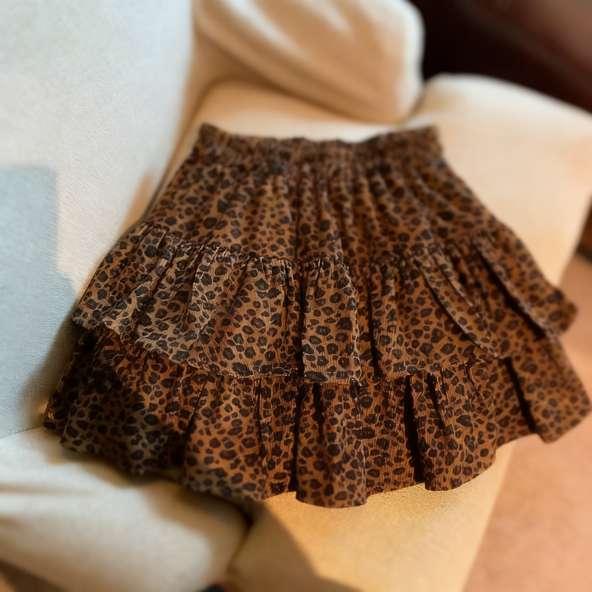 Leopard print pleated skirt